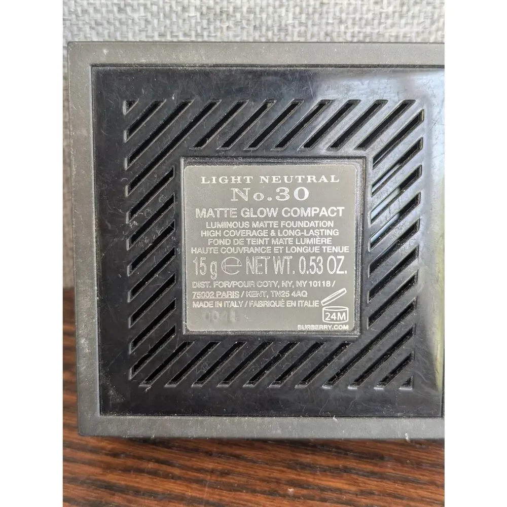 Burberry Light Neutral No.30 Compact